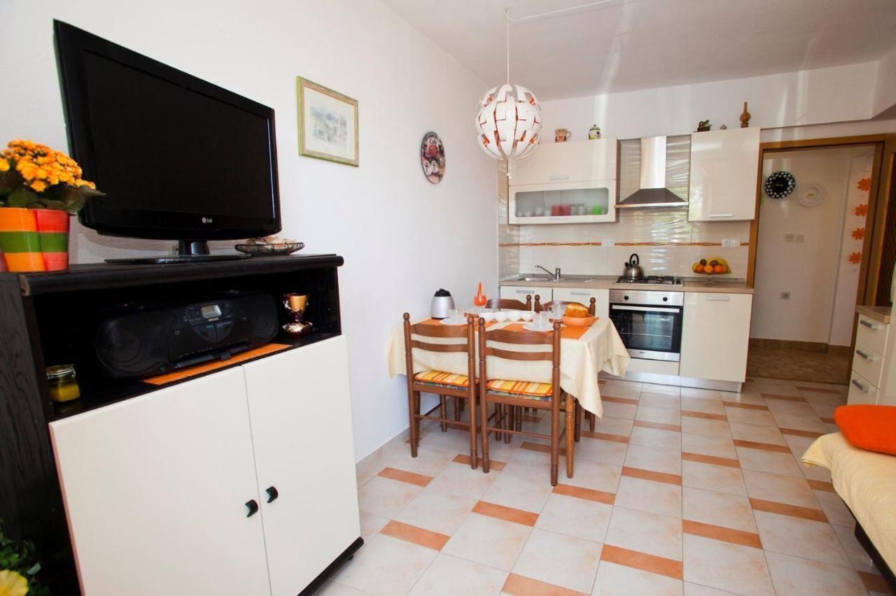 Apartment Vrbnik 8 Buitenkant foto